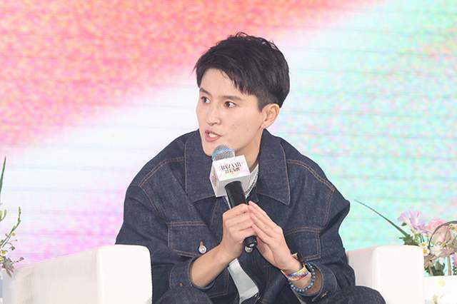 所以我们只有借助片子这个白天梦，在这个梦里将本身变幻为蜘蛛侠，以知足本身的英雄梦。